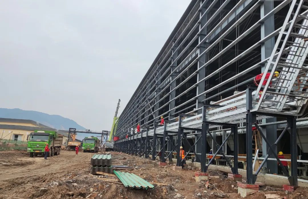 機(jī)械化施工高效助力項目建設(shè)(圖2) 機(jī)械化施工高效助力項目建設(shè)(圖2)