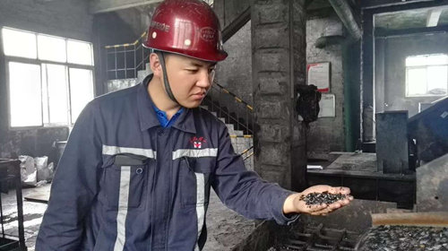 礦業(yè)公司陳俊武:扎根礦山書寫無悔青春(圖1) 礦業(yè)公司陳俊武:扎根礦山書寫無悔青春(圖1)