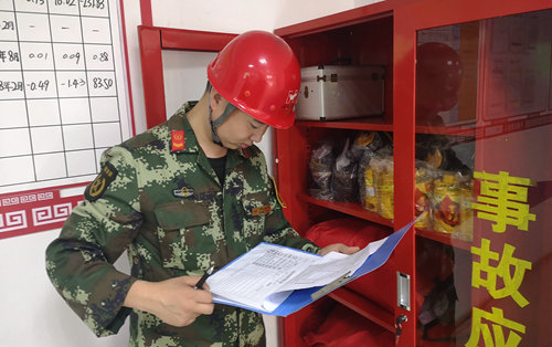 宜都園區蒲東亞榮獲“2018年度全省專職消防隊伍先進工作者”榮譽稱號(圖1) 宜都園區蒲東亞榮獲“2018年度全省專職消防隊伍先進工作者”榮譽稱號(圖1)