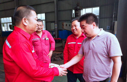 集團領導看望慰問離退休黨員、基層困難黨員和年輕黨員(圖6) 集團領導看望慰問離退休黨員、基層困難黨員和年輕黨員(圖6)