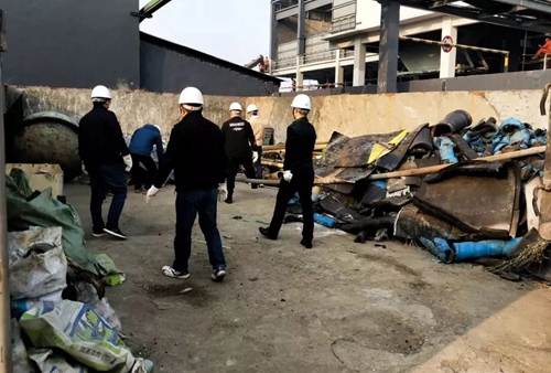 熱火朝天!集團總部140余人到股份公司氯堿分廠開展勞動(圖7) 熱火朝天!集團總部140余人到股份公司氯堿分廠開展勞動(圖7)