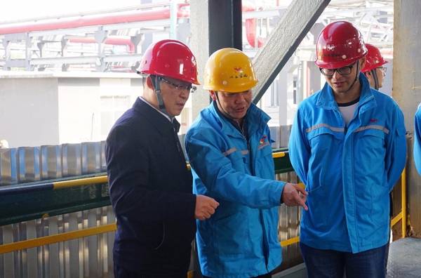 王大真調研指導分子公司主題教育和安全生產工作(圖1) 王大真調研指導分子公司主題教育和安全生產工作(圖1)
