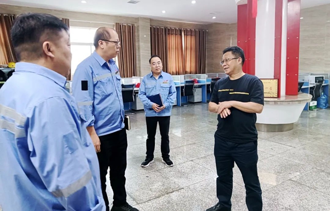 王大真到松滋肥業(yè)和楚星公司開(kāi)展下基層察民情解民憂(yōu)暖民心實(shí)踐活動(dòng)(圖1)