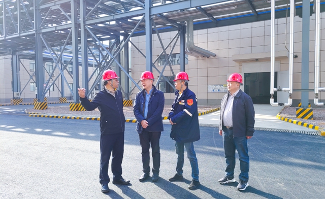 宜昌市國資委黨委書記、主任黃智華到宜化降解新材料公司開展黨支部聯(lián)系點工作(圖1)