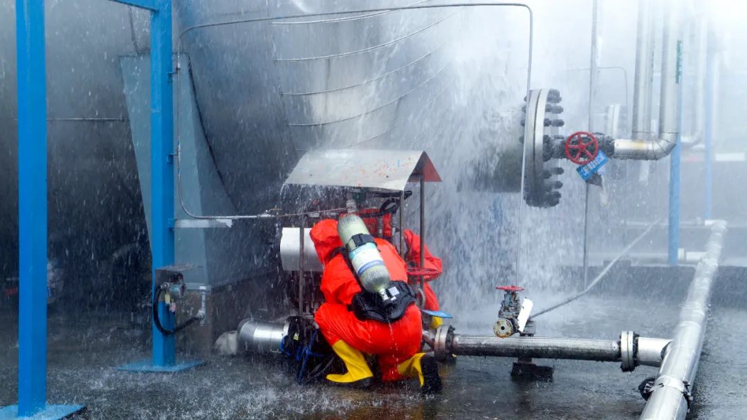 【安全生產月】人人講安全個個會應急!楚星公司開展乙醛儲槽泄漏綜合應急救援演練(圖7) 圖片