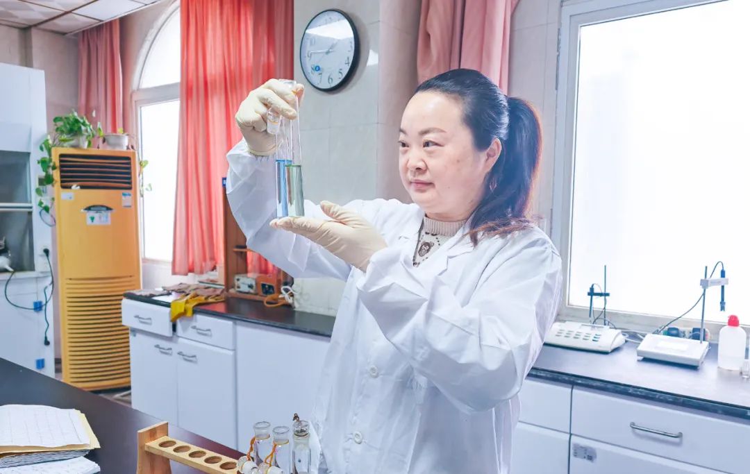 【宜化榜樣】股份公司黃冬燕：立足分析崗位，爭當(dāng)技術(shù)能手(圖2)