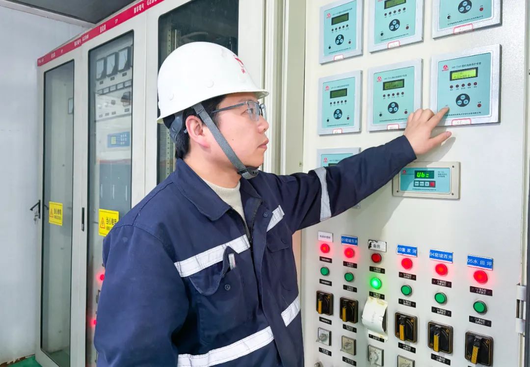 宜化礦業(yè)郭倉(cāng)健：滿腔熱愛(ài)向機(jī)電，一片初心為礦山(圖3)