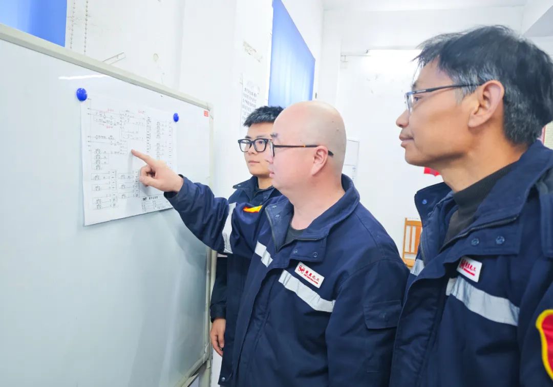 楚星公司電儀分廠:夯實(shí)基礎(chǔ)管理,護(hù)航生產(chǎn)安穩(wěn)運(yùn)行(圖3) 楚星公司電儀分廠:夯實(shí)基礎(chǔ)管理,護(hù)航生產(chǎn)安穩(wěn)運(yùn)行(圖3)