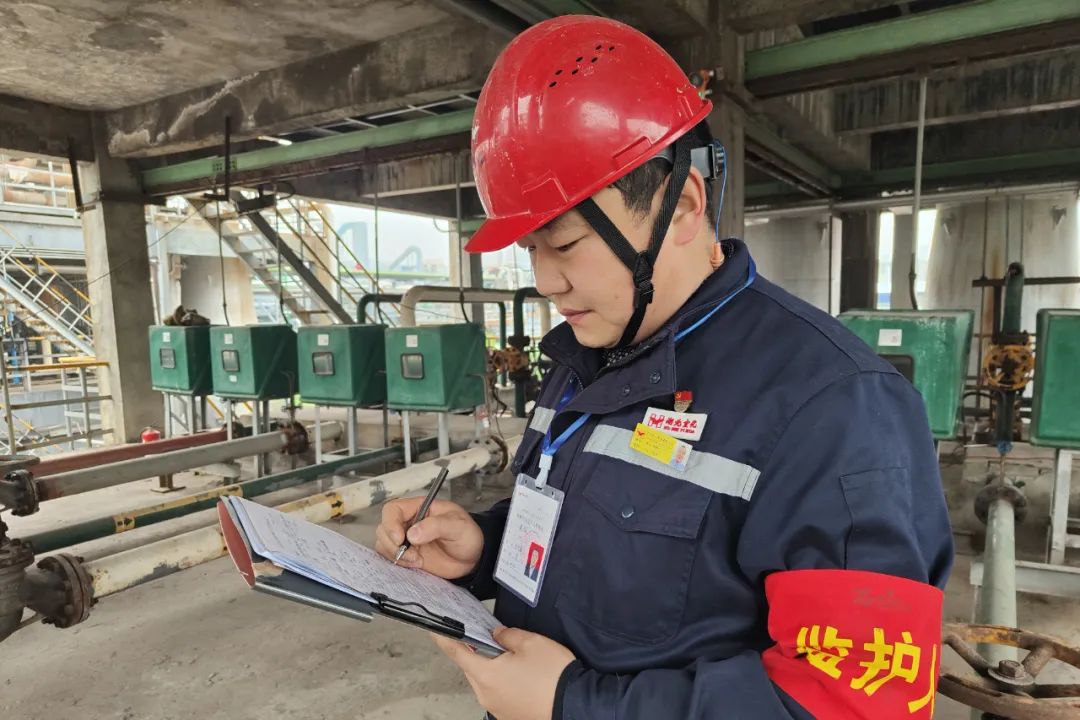 【宜化榜樣】股份公司馬向勇:潛心鉆研,讓青春在奮進中閃耀(圖4) 【宜化榜樣】股份公司馬向勇:潛心鉆研,讓青春在奮進中閃耀(圖4)