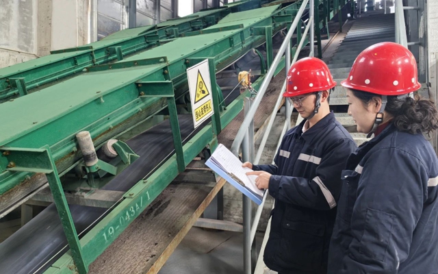 宜化礦業(yè)“磷礦光電選礦技術”榮獲第九屆湖北省職工優(yōu)秀技術創(chuàng)新成果二等獎(圖1) 宜化礦業(yè)“磷礦光電選礦技術”榮獲第九屆湖北省職工優(yōu)秀技術創(chuàng)新成果二等獎(圖1)