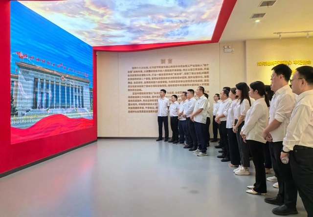 常敲“警示鐘”守牢“廉潔關”,國際貿易公司開展警示教育(圖1) 常敲“警示鐘”守牢“廉潔關”,國際貿易公司開展警示教育(圖1)