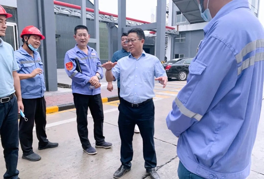 王大真一行到股份公司、化機(jī)公司現(xiàn)場辦公