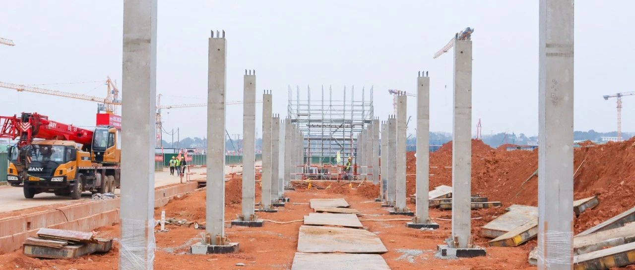 工程建設(shè)跑出加速度！磷化工項(xiàng)目預(yù)制管廊開(kāi)始安裝