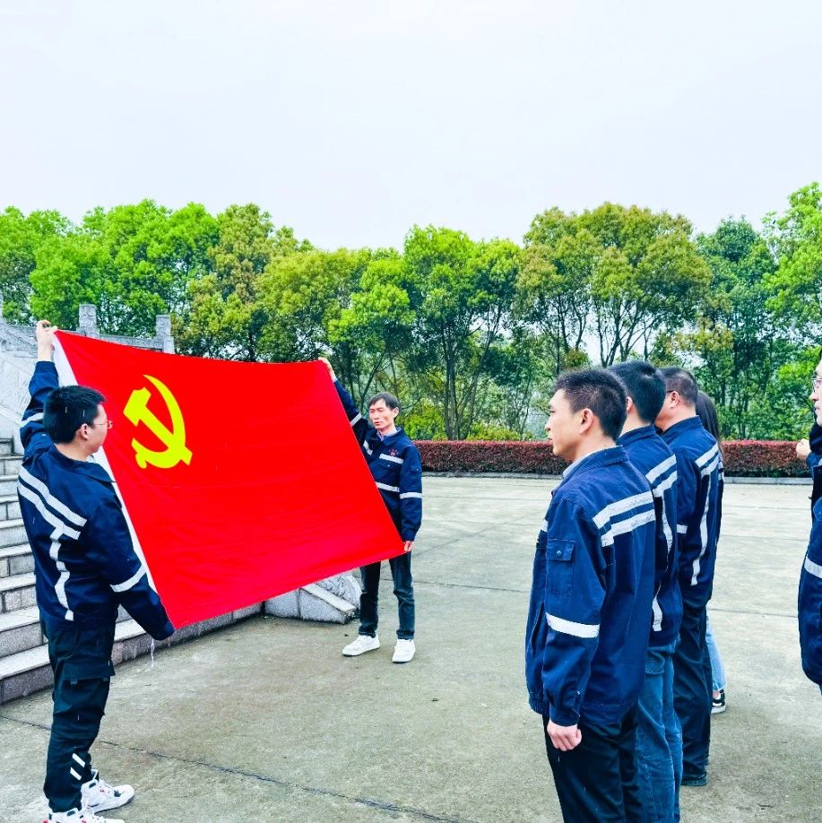 在緬懷中汲取奮進(jìn)力量！這場(chǎng)主題黨日活動(dòng)“走心”更“入心”！